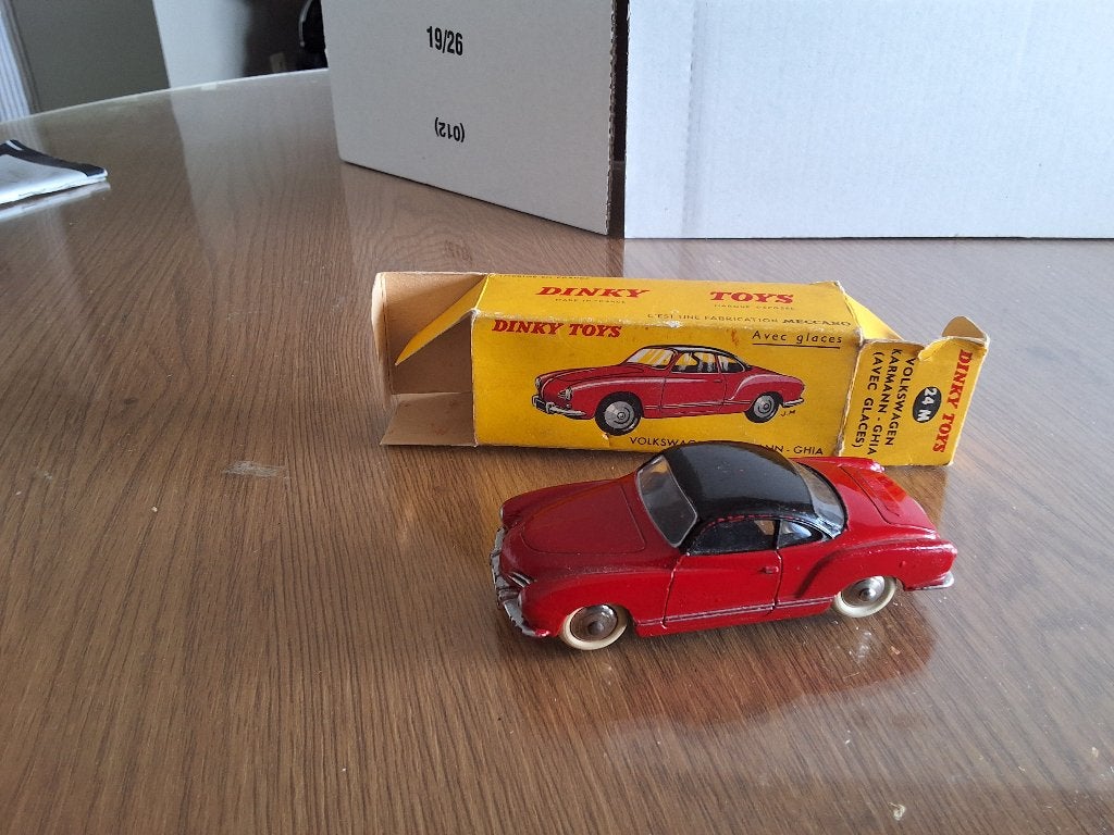 dinky-toys24M  volkswagen, Hobby en Vrije tijd, Ophalen of Verzenden, Zo goed als nieuw, Auto, Dinky Toys