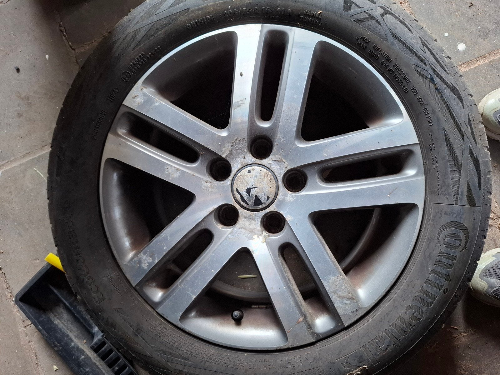 jantes vw + pneus 2 hankook 2continental, Autos : Pièces & Accessoires, Enlèvement, Pneu(s)
