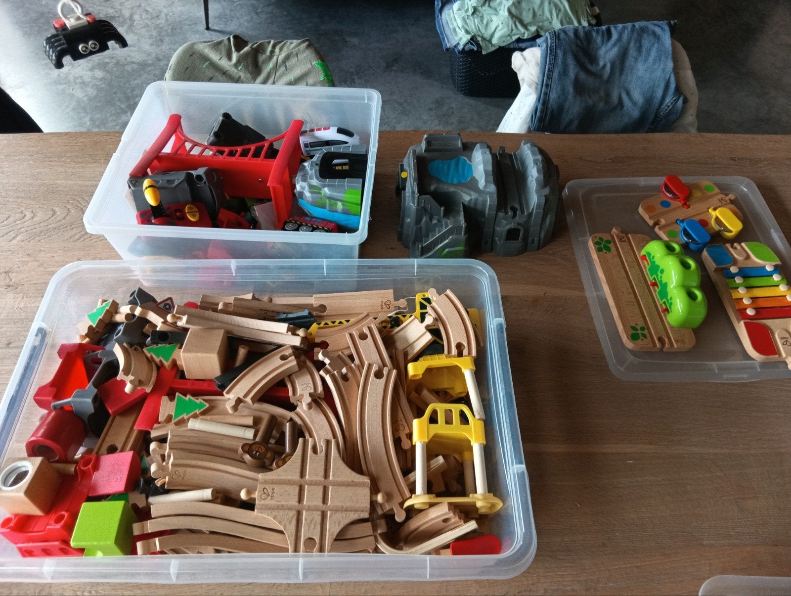 Zeer uitgebreide sets houten speel trein HAPE & Brio, Ophalen