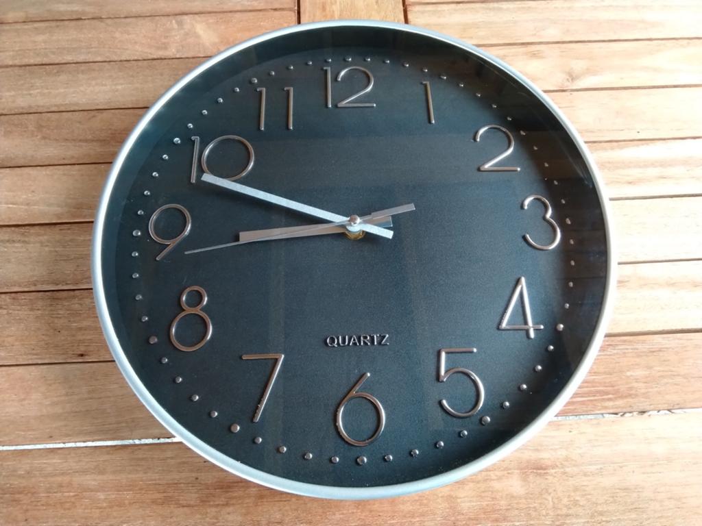 Klok / wandklok  zwart inoxkleur - diameter 30 cm, Huis en Inrichting, Ophalen, Wandklok