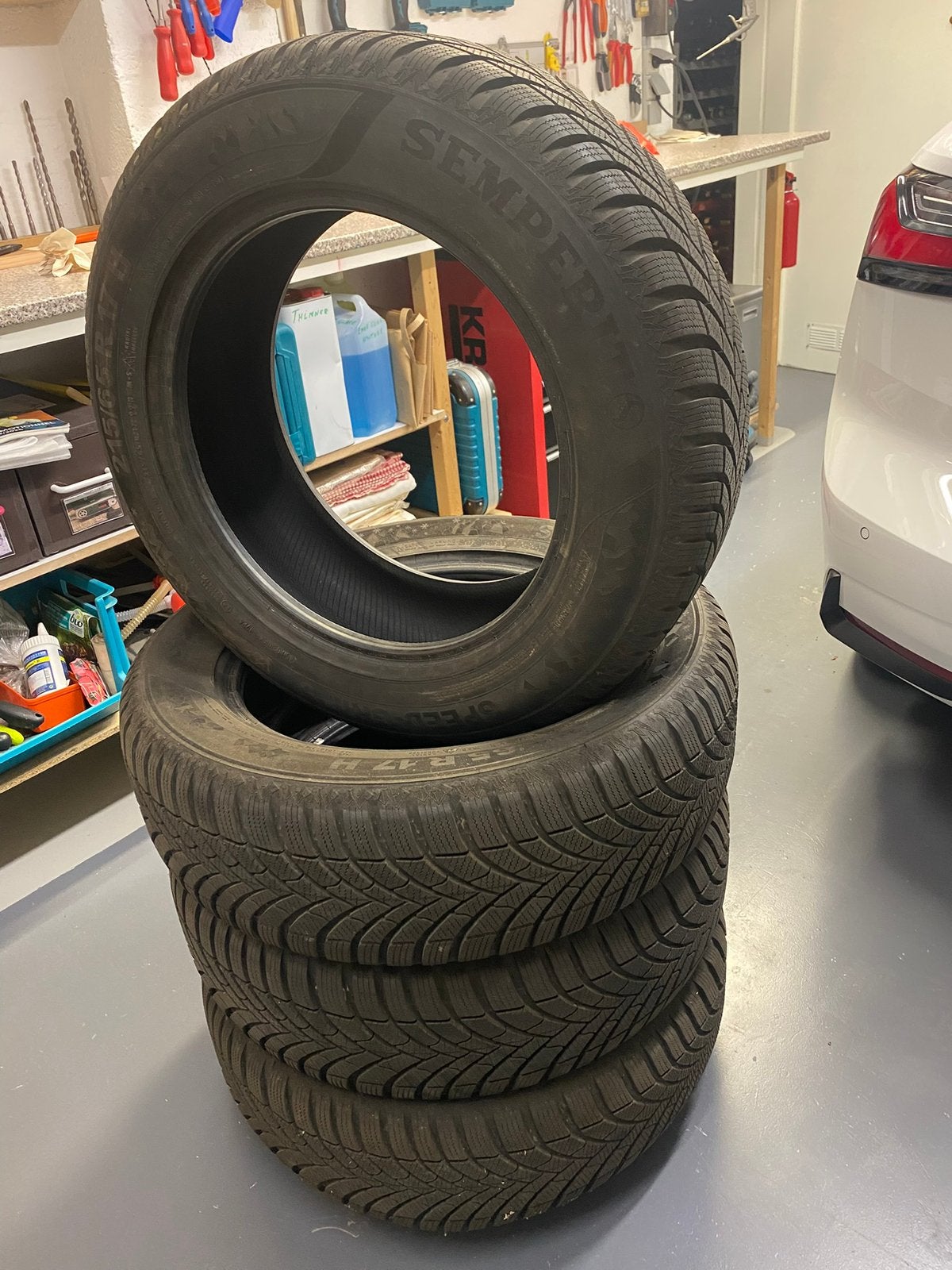 Pneus hiver quasi neufs excellente affaire 215/65 R 17 h99, Autos : Pièces & Accessoires, Enlèvement, Pneus hiver, Pneu(s)