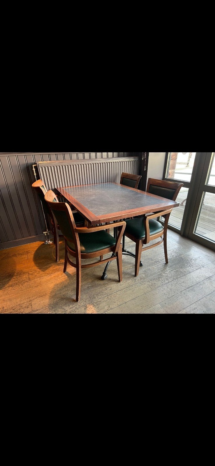 tafels met gietijzeren potten, Ophalen