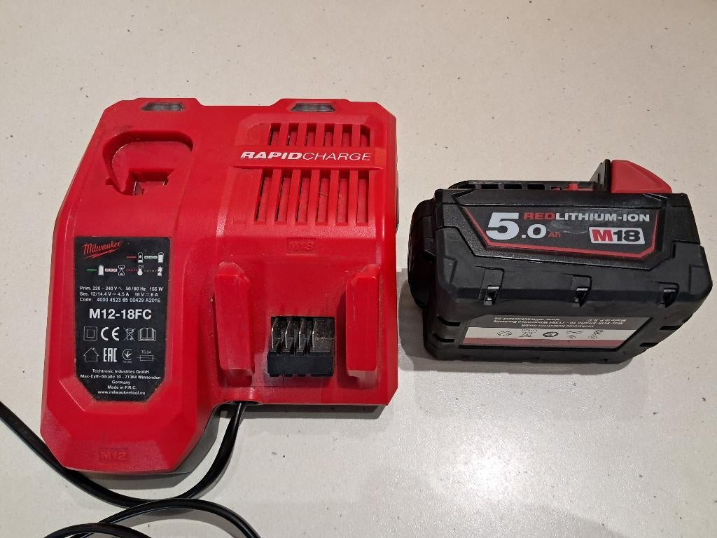 Chargeur rapide + batterie m18 5.0 Milwaukee, Enlèvement, Comme neuf