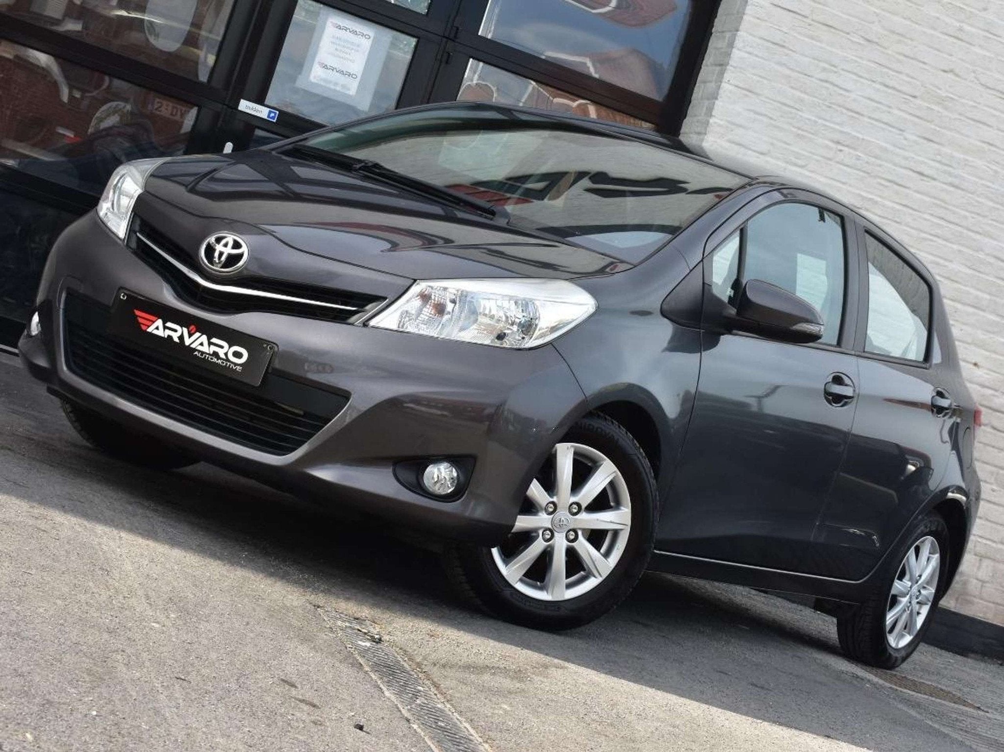 Toyota Yaris 1.0i VVT-i Edition / Airco / 1e Eig / Carplay /, Euro 5, Stof, Gebruikt, Zwart