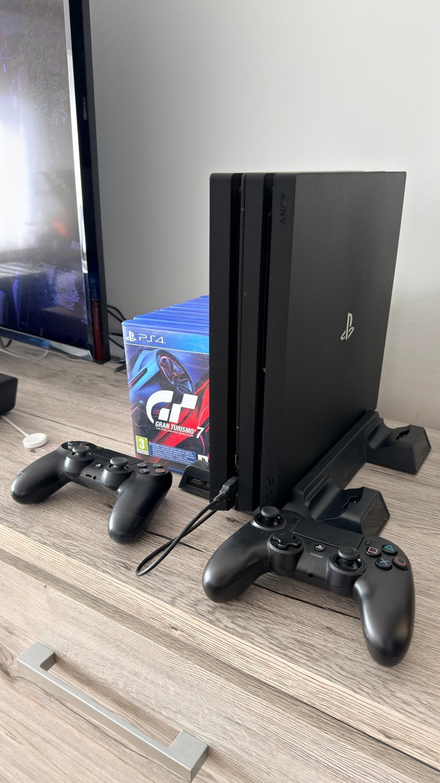 PlayStation 4 Pro 1tb 2 controllers 12 games als nieuw, Games en Spelcomputers, Spelcomputers | Sony PlayStation 4, Ophalen, Met games