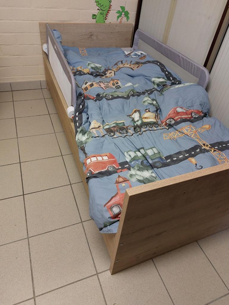 Volledige kinderkamer met meegroeibed, Ophalen, Matras
