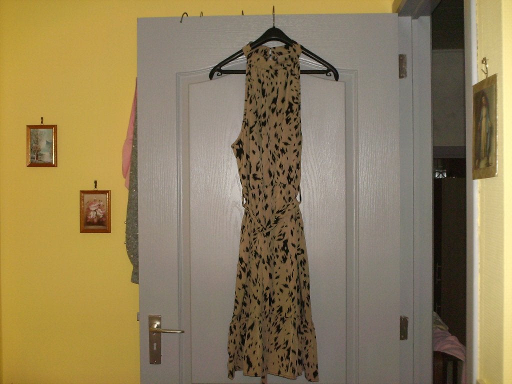 a vendre robe pour dame, Vêtements | Femmes, Robes, Enlèvement ou Envoi, Autres couleurs, Sous le genou, Taille 42/44 (L)