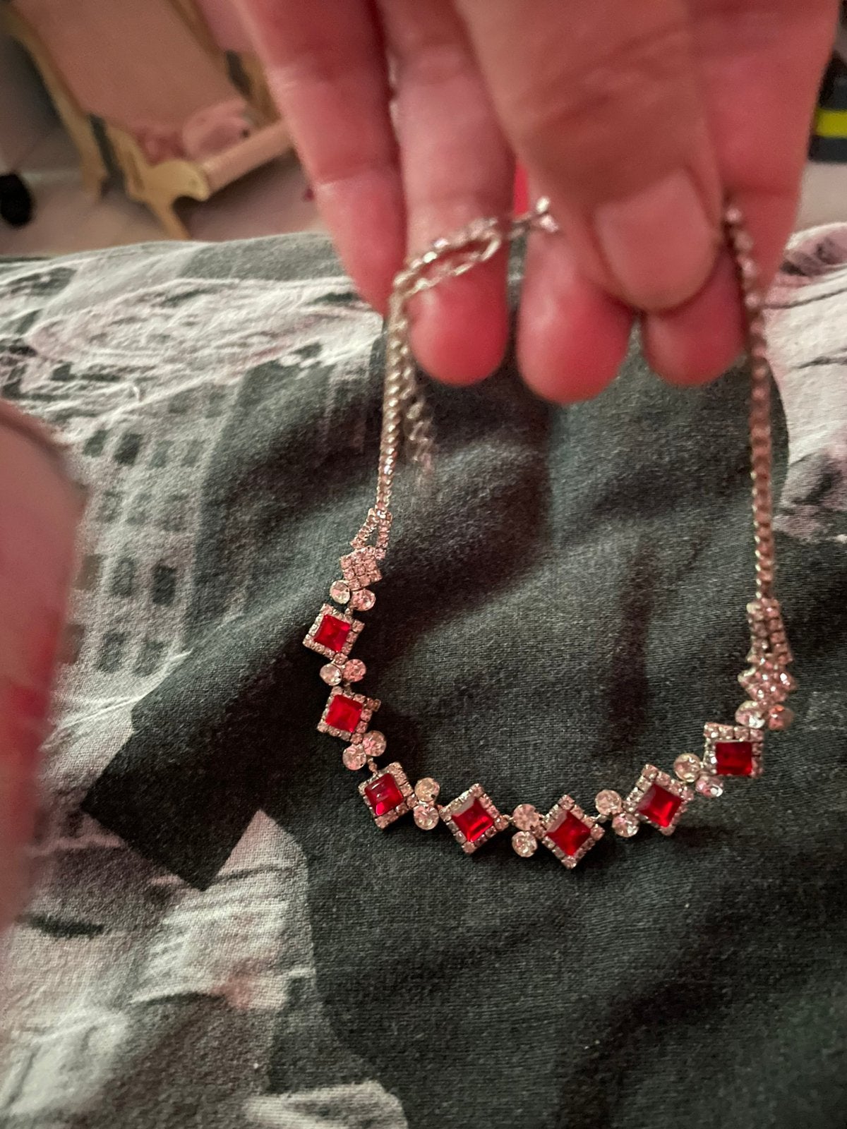 Bijoux collier rouge tour de cou, Bijoux, Sacs & Beauté, Enlèvement ou Envoi, Comme neuf, Rouge