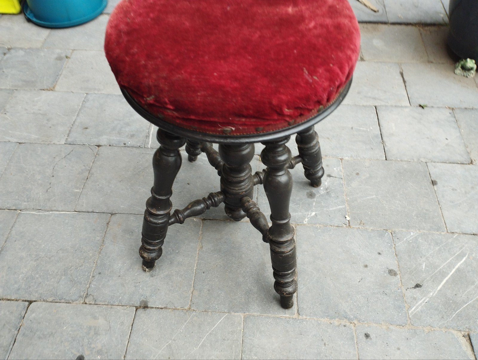 tabouret de piano, Enlèvement