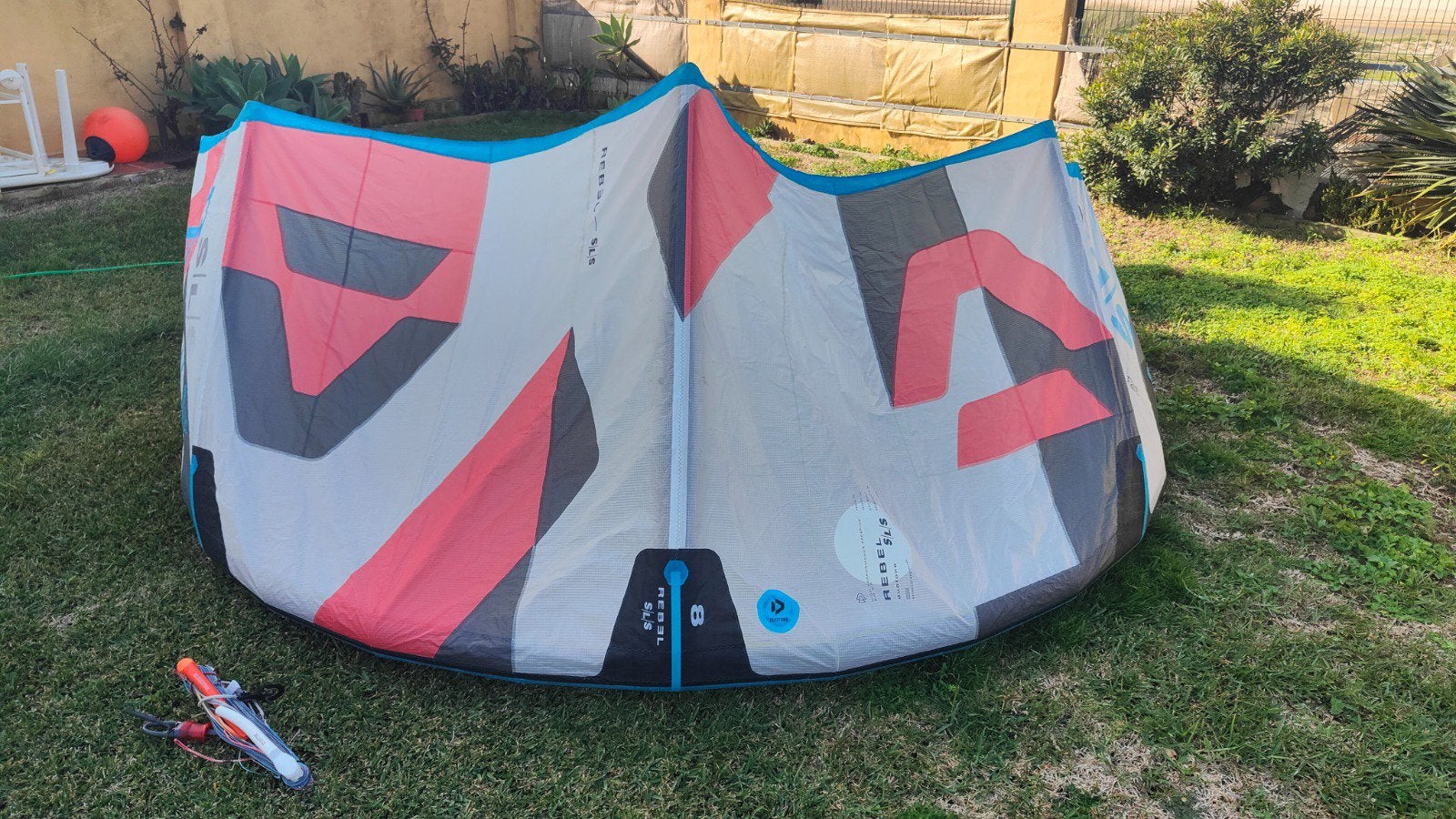 Kite Duotone Rebel SLS 2023, Watersport en Boten, Kitesurfen, Ophalen, Gebruikt, 8 m², Kite