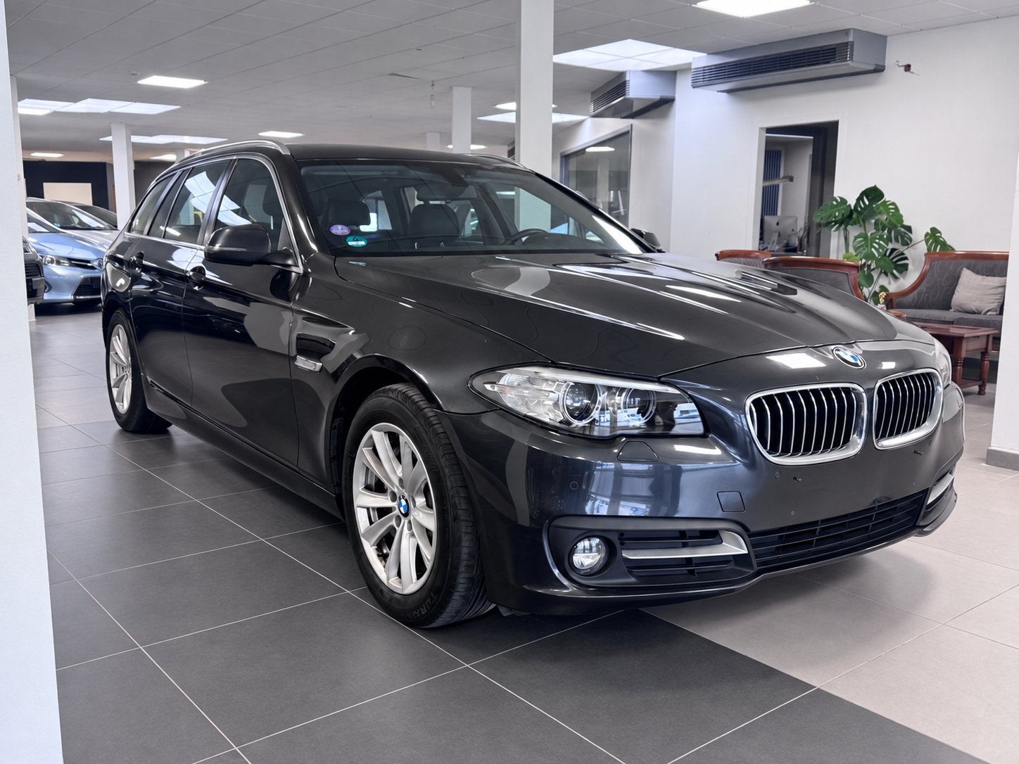 BMW 528 Benzine |Automaat|Garantie|Panoramadak, Autos, Euro 6, Entreprise, Entretenue par le concessionnaire, Noir