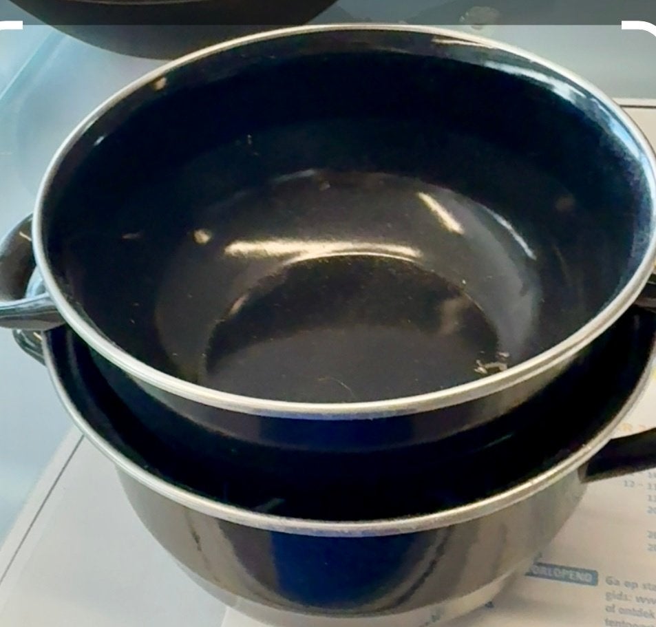 Geëmailleerde, stalen mosselpot, Ophalen