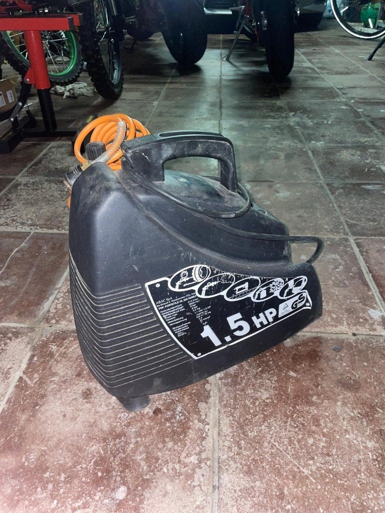 Compressor, Ophalen, Gebruikt, 6 tot 10 bar, Minder dan 200 liter/min