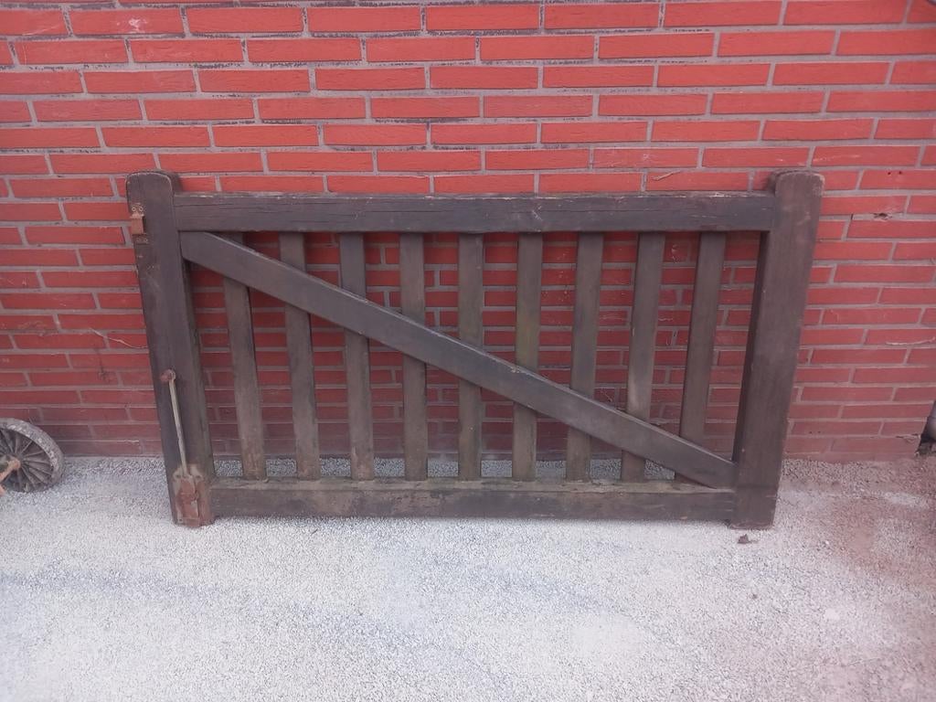 Houten poorten, Enlèvement