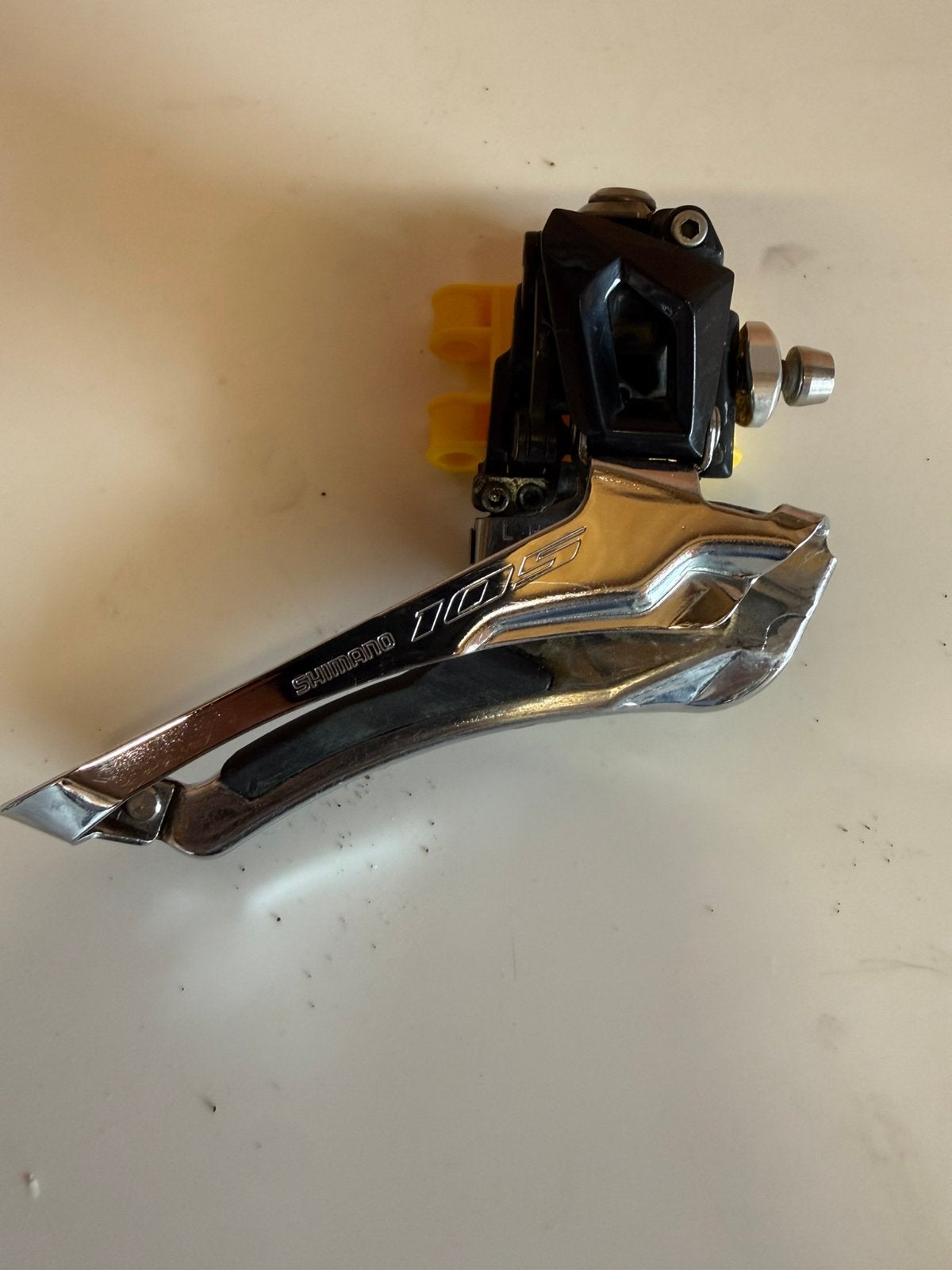 Shimano 105 voorderailleur 11 speed mechanisch, Vélos & Vélomoteurs, Vélos Pièces, Enlèvement, Comme neuf, Dérailleur ou Chaîne