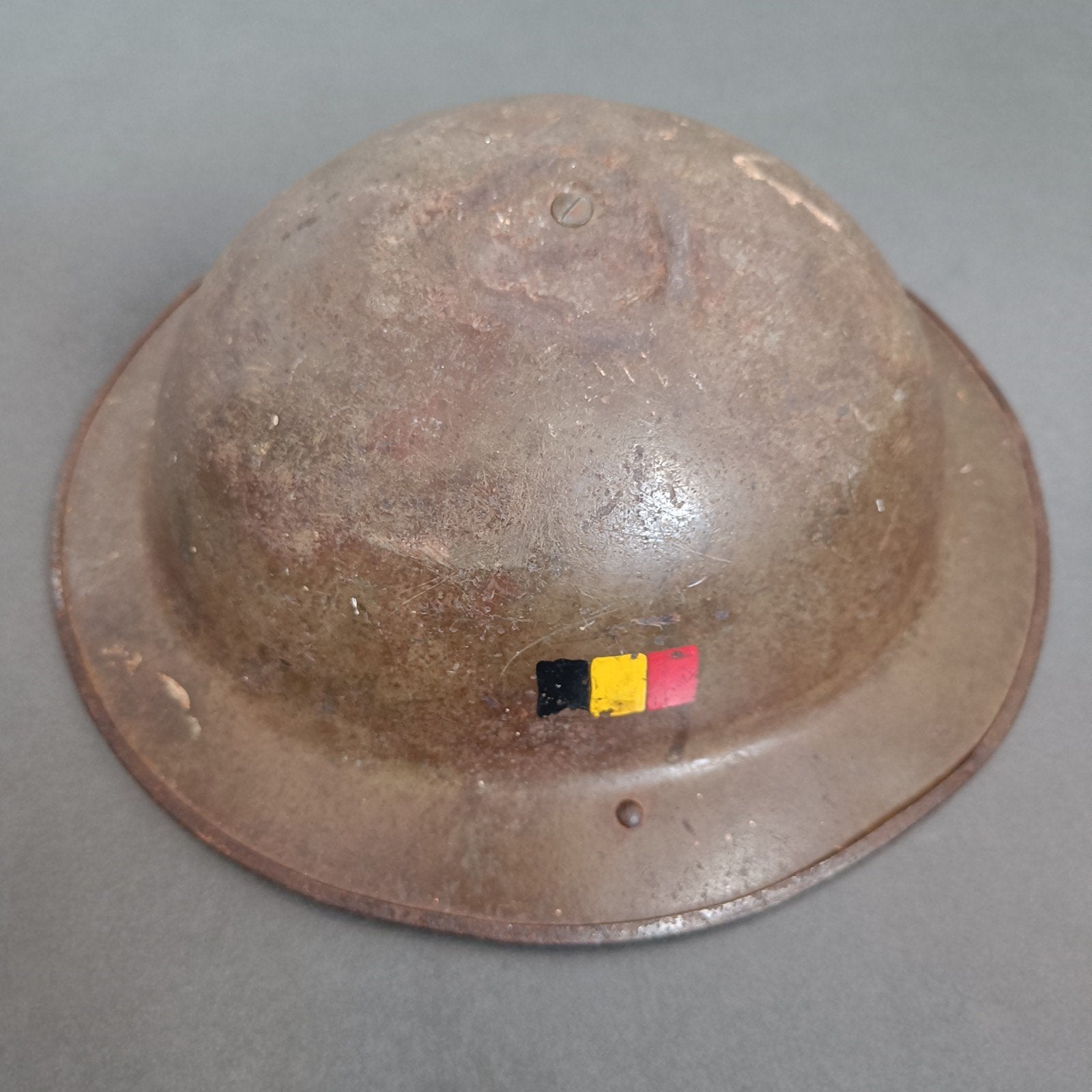 Ancien casque militaire avec drapeau belge, Collections, Enlèvement ou Envoi, Armée de terre, Casque ou Béret