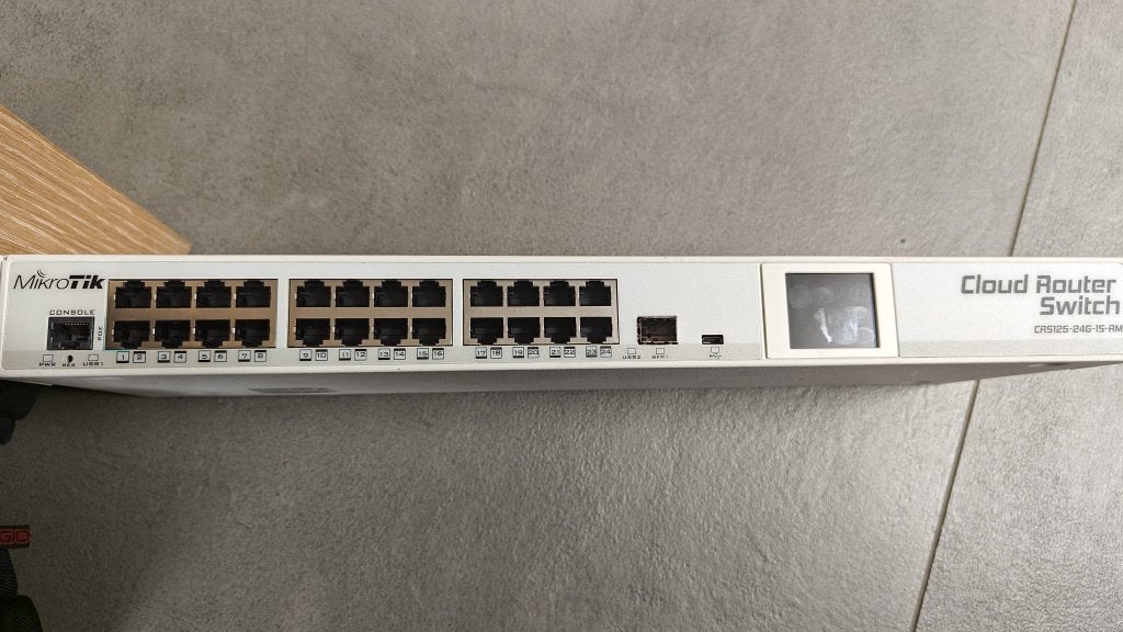 MikroTik switch, Computers en Software, Netwerk switches, Ophalen, Zo goed als nieuw