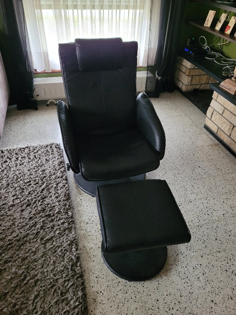 Zwarte lederlook relaxzetel met voetenbank, Ophalen, Gebruikt, Zwart, Leer