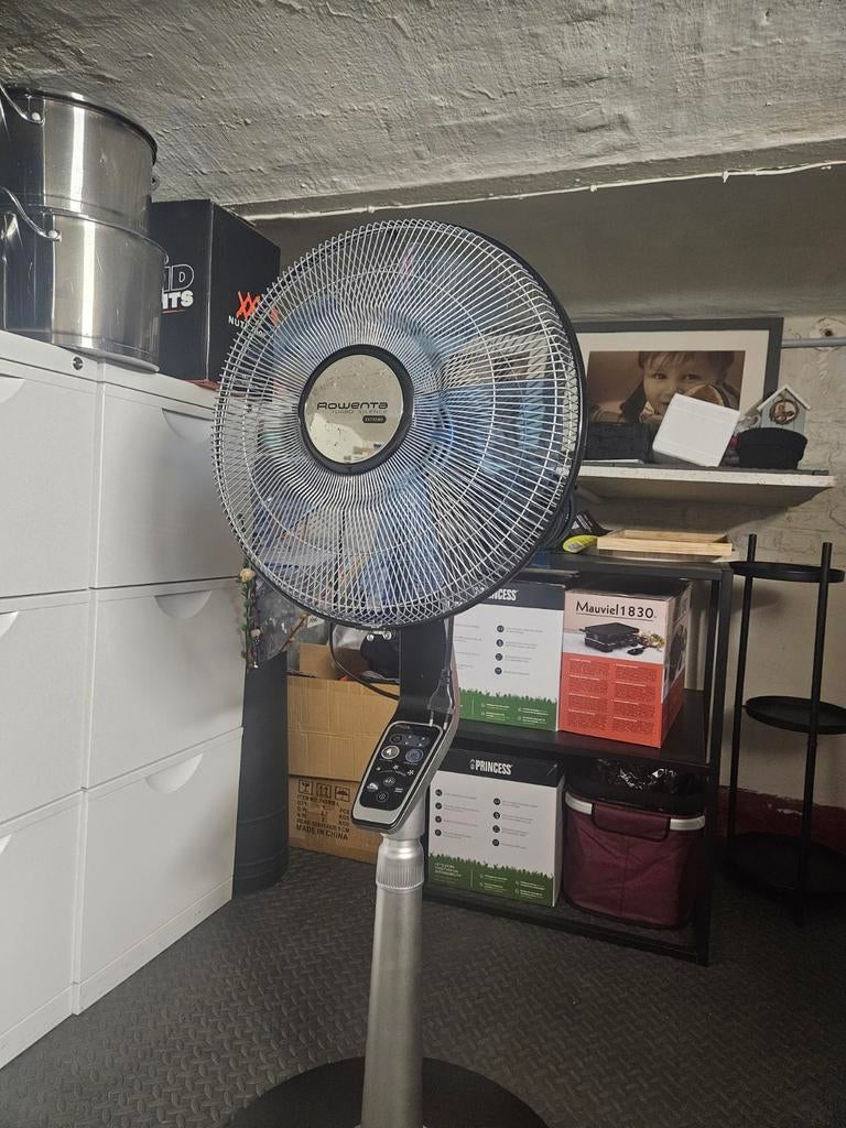 Rowenta VU5670FO -

Statiefventilator - Zwart, Electroménager, Ventilateurs, Enlèvement, Ventilateur avec télécommande, Comme neuf