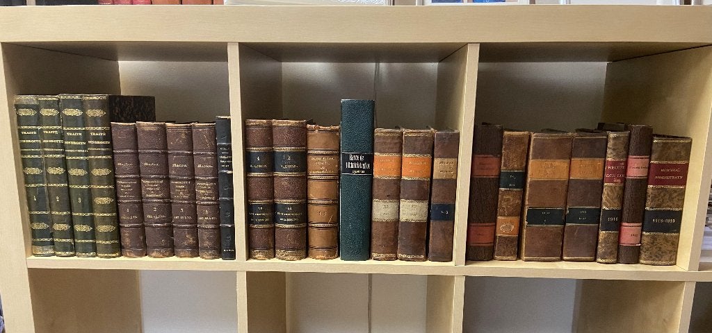 Lot anciens livres de droit, Enlèvement ou Envoi