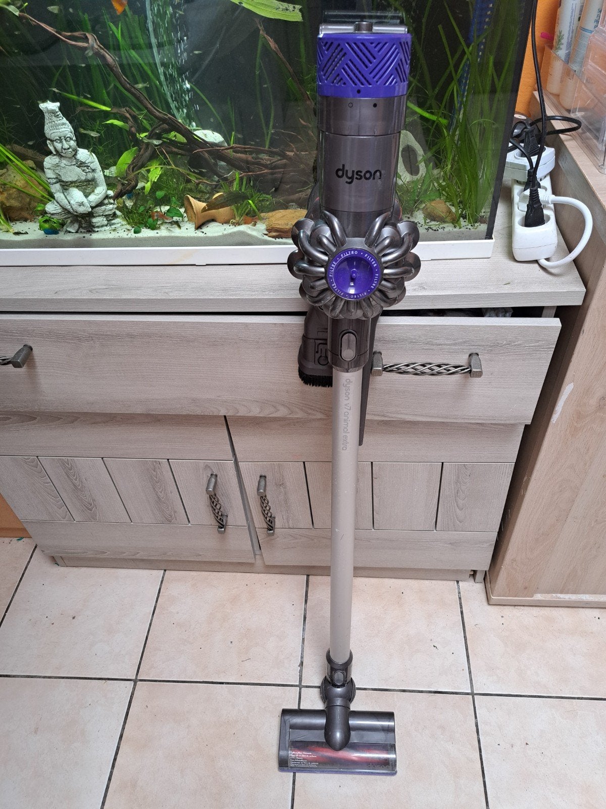 dyson v7 animal extra  complet avec support mural, Electroménager, Enlèvement ou Envoi, Réservoir, Sans fil, Dyson
