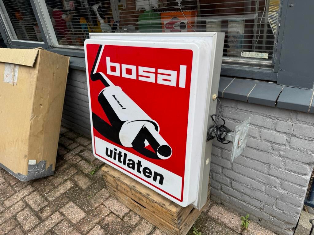 bosal uitlaten reclame lichtbak, Ophalen, Zo goed als nieuw, Lichtbak of (neon) lamp
