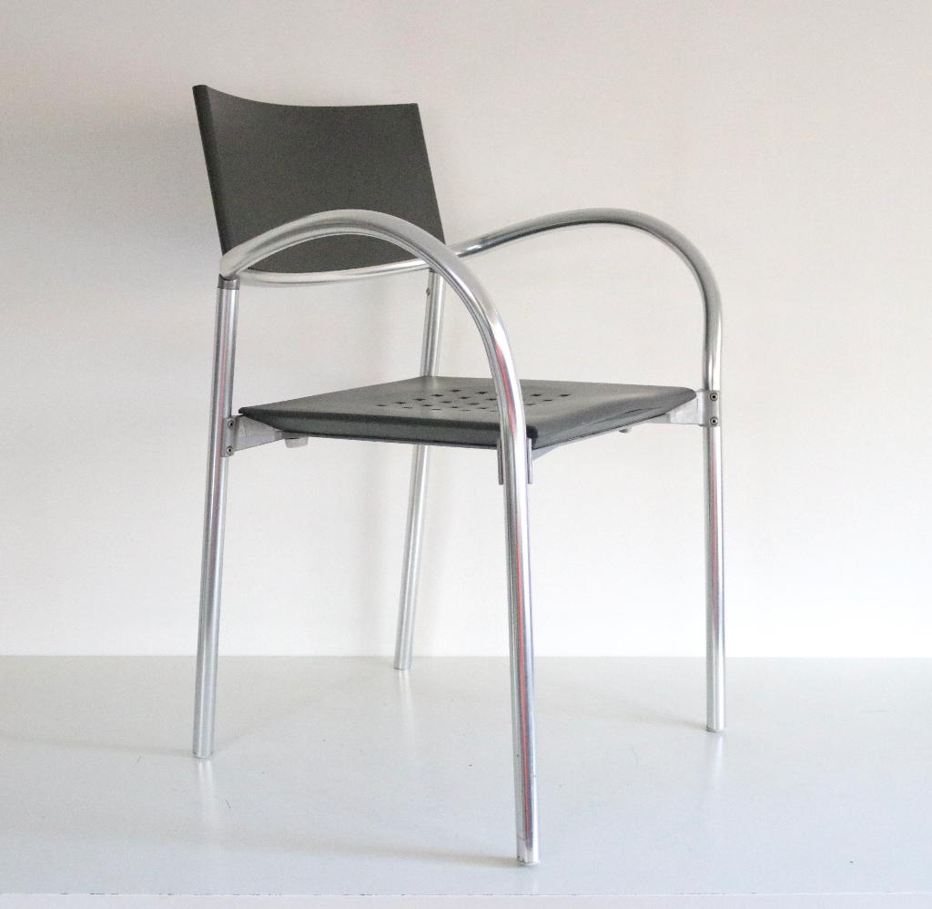 2 Grijze Carlo Bartoli stolar Segis Breeze design stoelen, Enlèvement ou Envoi