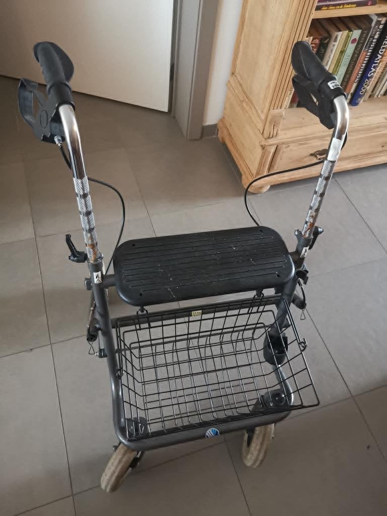 rollator met zitje   en mandje, Divers, Déambulateurs, Enlèvement, Utilisé
