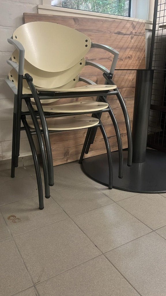 Stapelbare stoel met armleuningen  optioneel vierkante tafel, Ophalen, Overige kleuren, Zo goed als nieuw, Modern