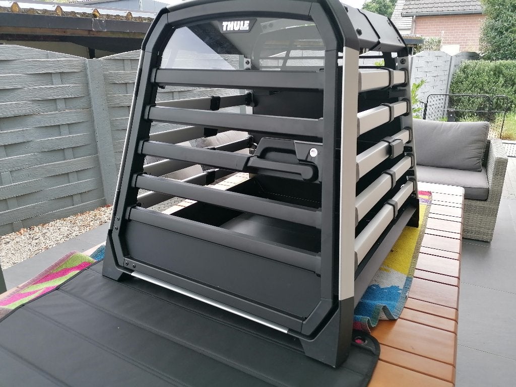 Thule hondenbench voor in de wagen, Dieren en Toebehoren, Ophalen, Zo goed als nieuw
