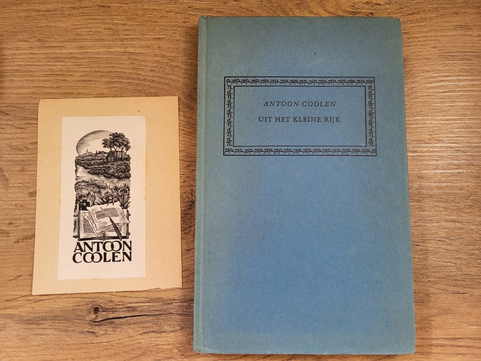 Antoon Coolen - Uit het kleine rijk + ex libris, Ophalen of Verzenden, Gelezen