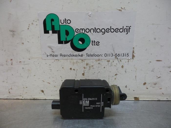 Moteur verrouillage centrale des portes d'un Opel Combo (Com, Autos : Pièces & Accessoires, -, Opel, Utilisé, -