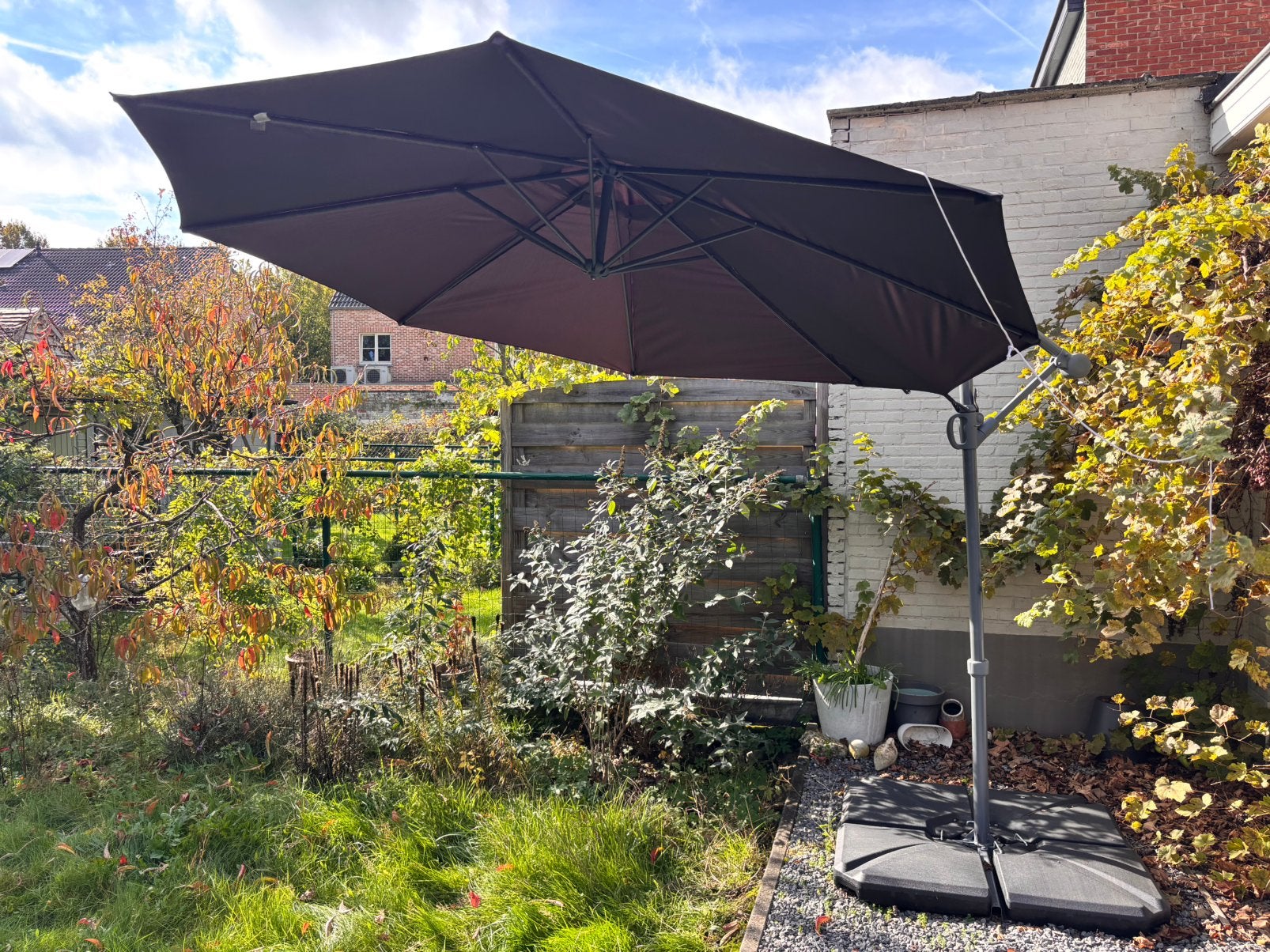 Zweefparasol + voet, Tuin en Terras, Ophalen, Kantelbaar, Zo goed als nieuw, Parasolvoet