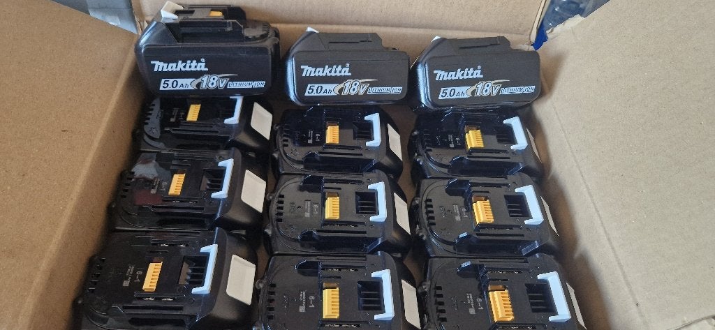 Nieuwe en Gebruikte Makita batterijen en opladers, Doe-het-zelf en Bouw, Ophalen, Zo goed als nieuw
