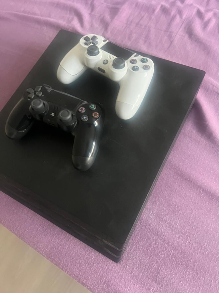Ps4 pro tekoop, Games en Spelcomputers, Spelcomputers | Sony PlayStation 4, Ophalen, Gebruikt, Met 2 controllers, Pro