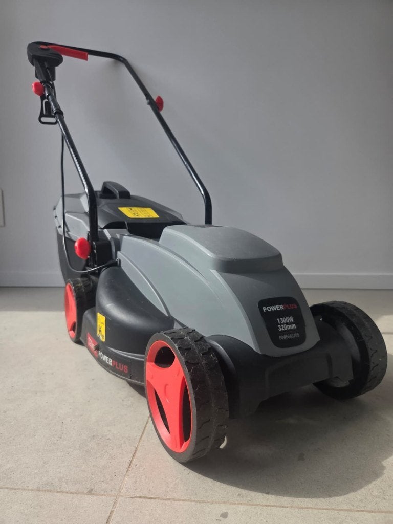 Powerplus POWEG63705 elektrische grasmaaier 1300W 32cm, Ophalen, Cirkelmaaier, Gebruikt, Elektrische grasmaaier