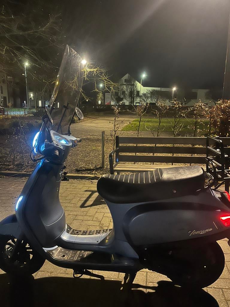 Scooter a klasse, Enlèvement ou Envoi, Comme neuf, Essence, Vespa