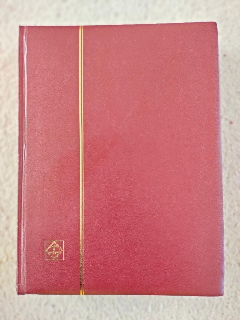 dik rood postzegelalbum merk Leuchtturm met 64 zwarte blz., Verzenden, Verzamelalbum
