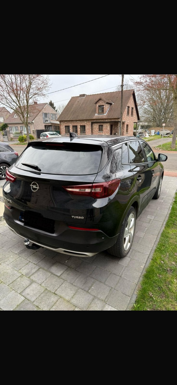 Opel grandland x, Euro 6, Zwart, Handgeschakeld, Particulier