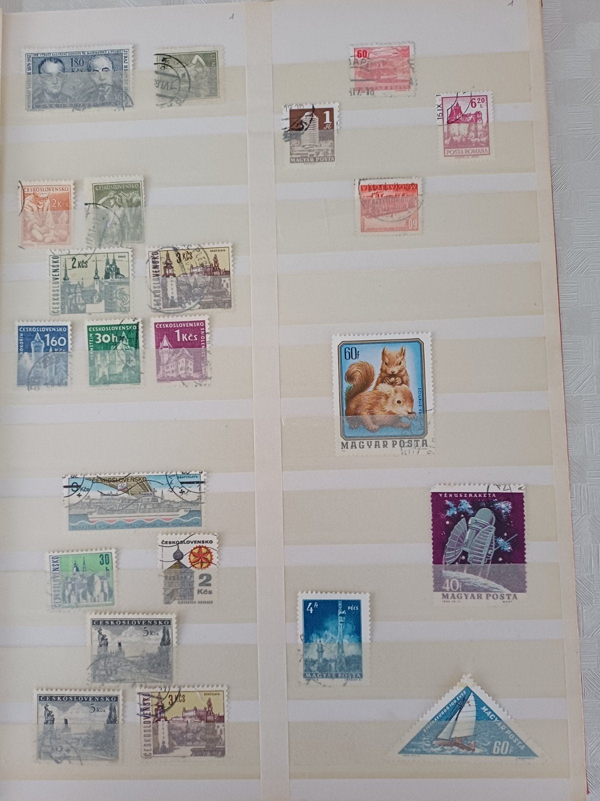 115 timbres anciens (plus de 50 ans) dans un album A4, Timbres & Monnaies, Enlèvement