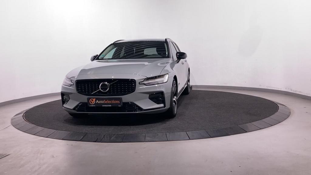 Volvo V60 B4 PLUS DARK + HK + 360° + 18”, 197 pk, Zwart, 1969 cc, 0 kg