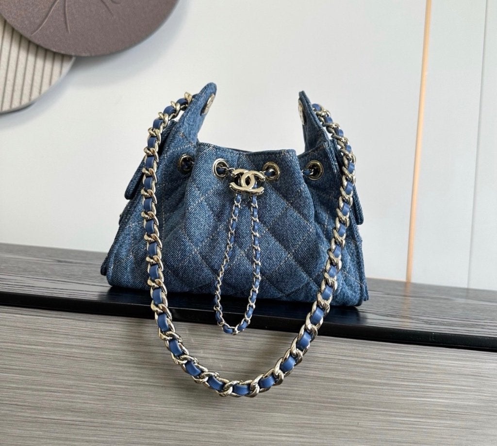 Mini sac matelassé Chanel Chanel 25 en jean délavé m, Envoi, Bleu