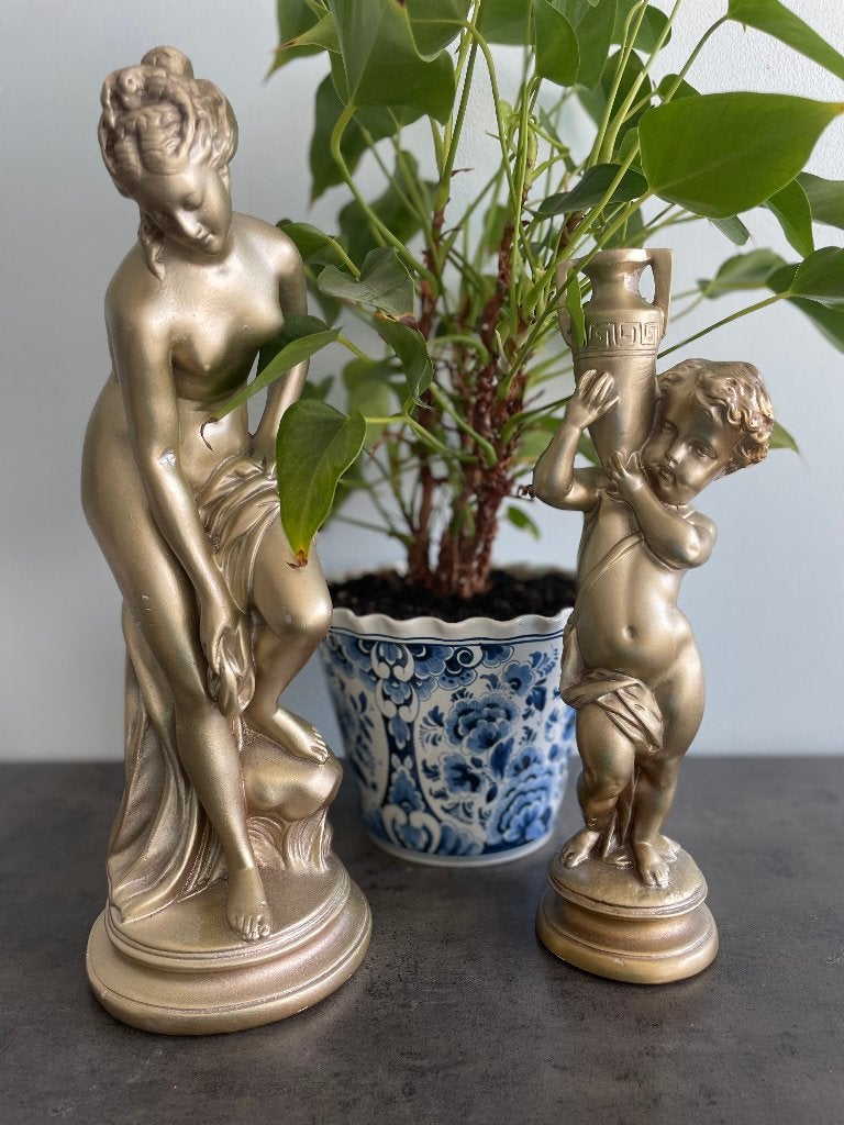 Sculptures anciennes en plâtre « La Baigneuse » et « Putto », Statue, Gips, Patiné, Enlèvement