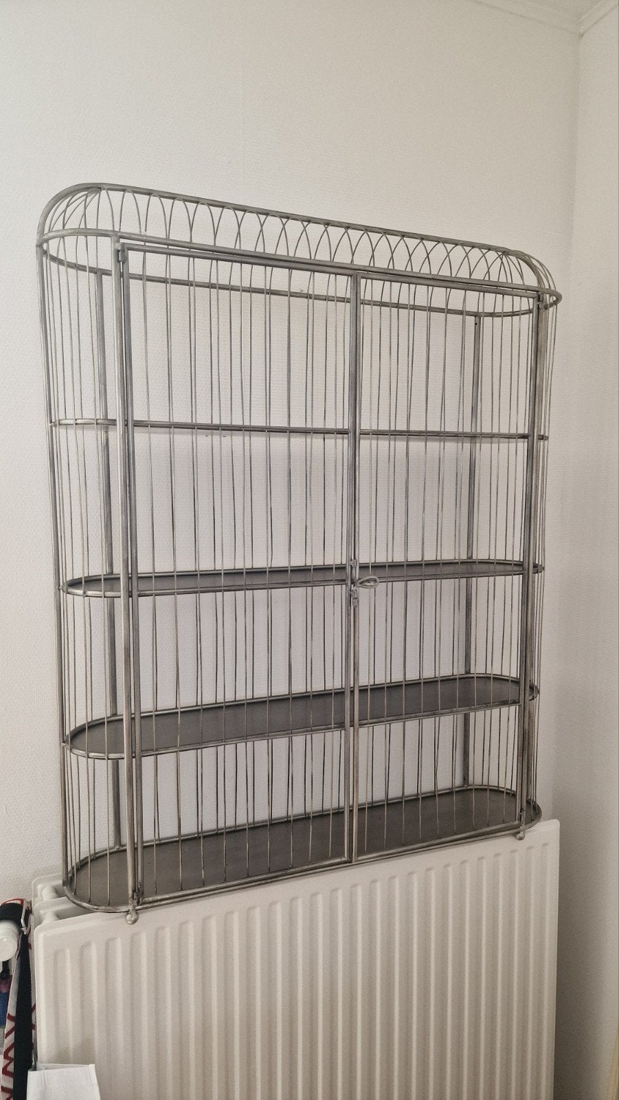 Prachtige Pomax Alcazar Cage – Groot Wandrek / Displaykast, Ophalen, Met deur(en), 100 tot 150 cm, 100 tot 150 cm