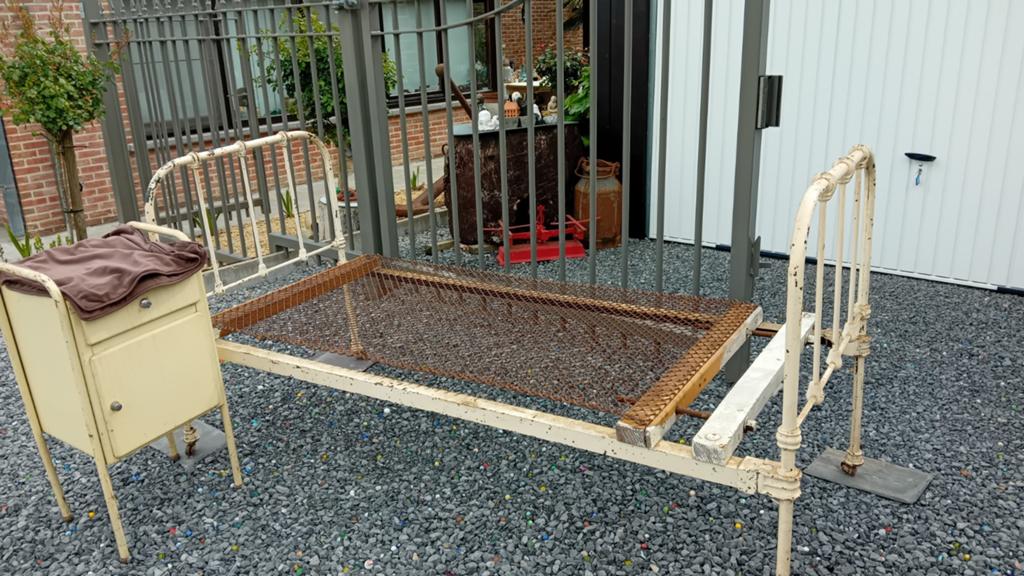 Antiek ijzeren bed, Antiek en Kunst, Ophalen
