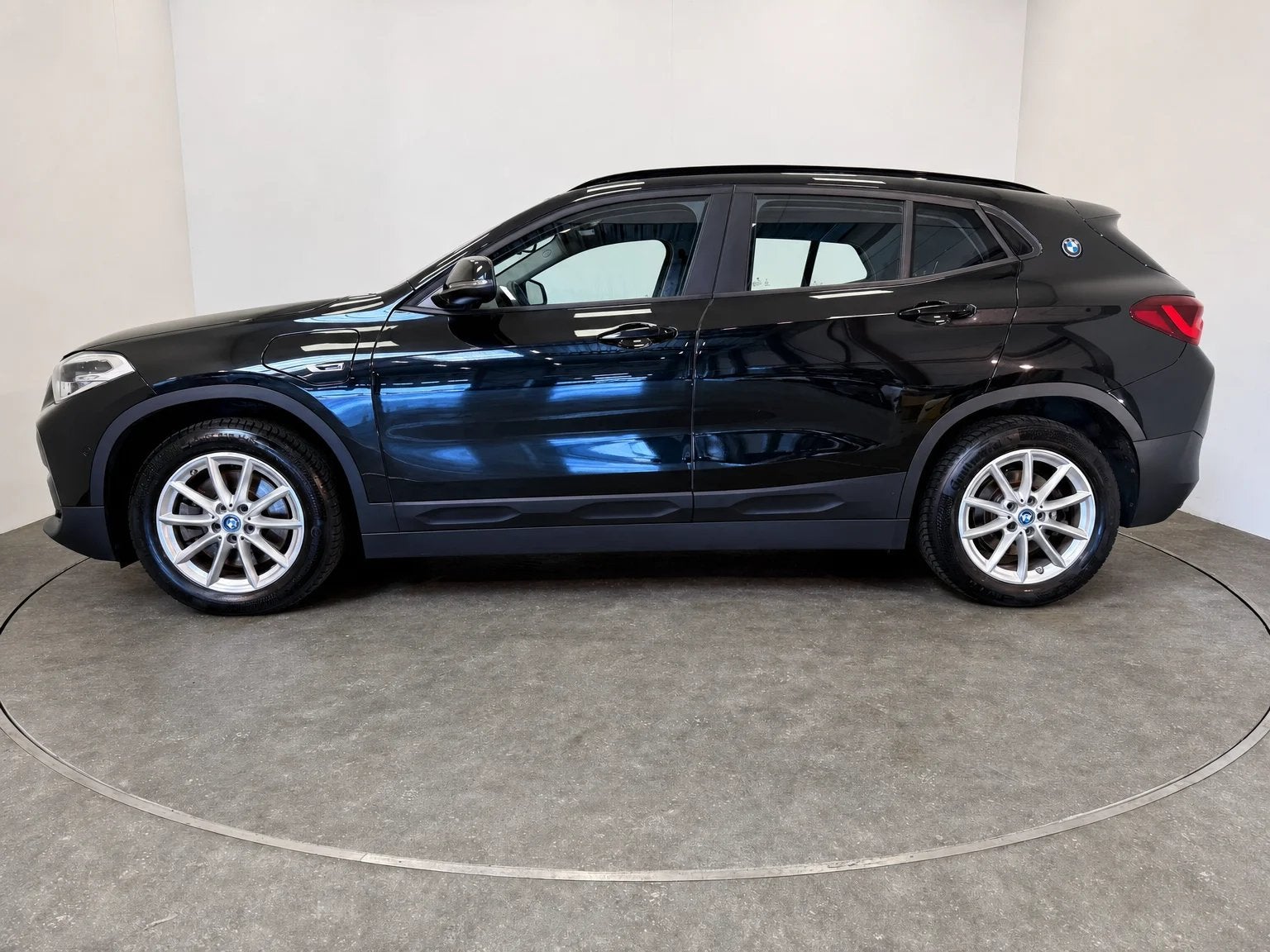 BMW X2 xDrive25e Shadowline PHEV, Auto's, BMW, Automaat, Parkeersensor, Zwart, Bedrijf