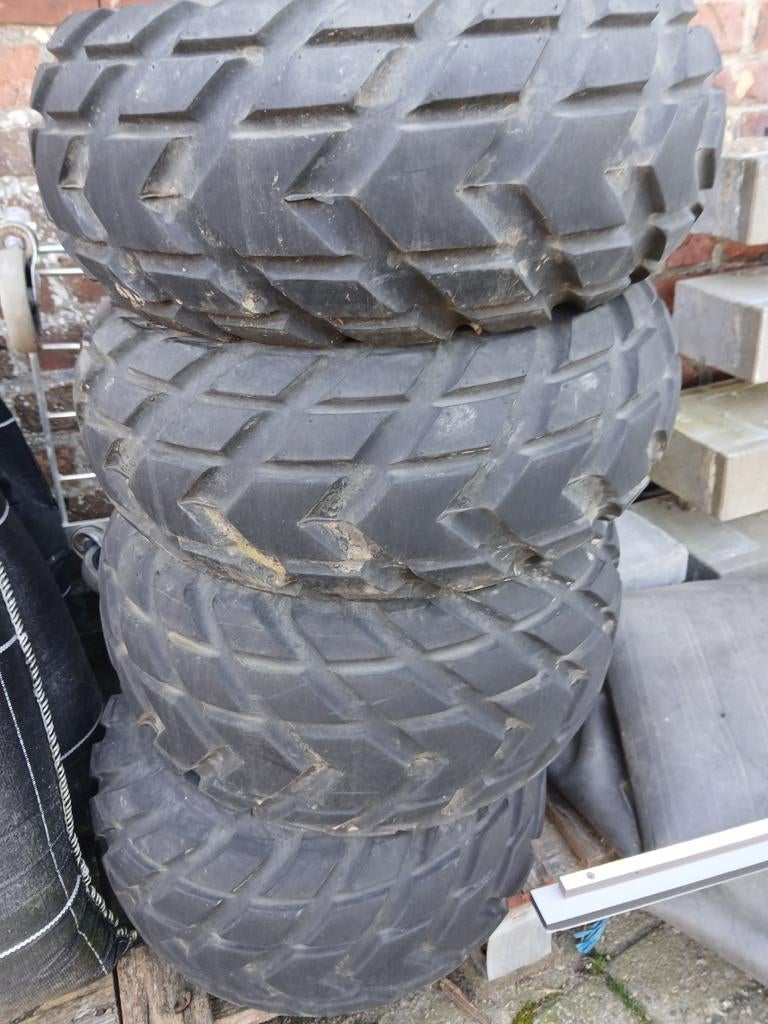 4 wielen met banden voor quad of buggy., Ophalen