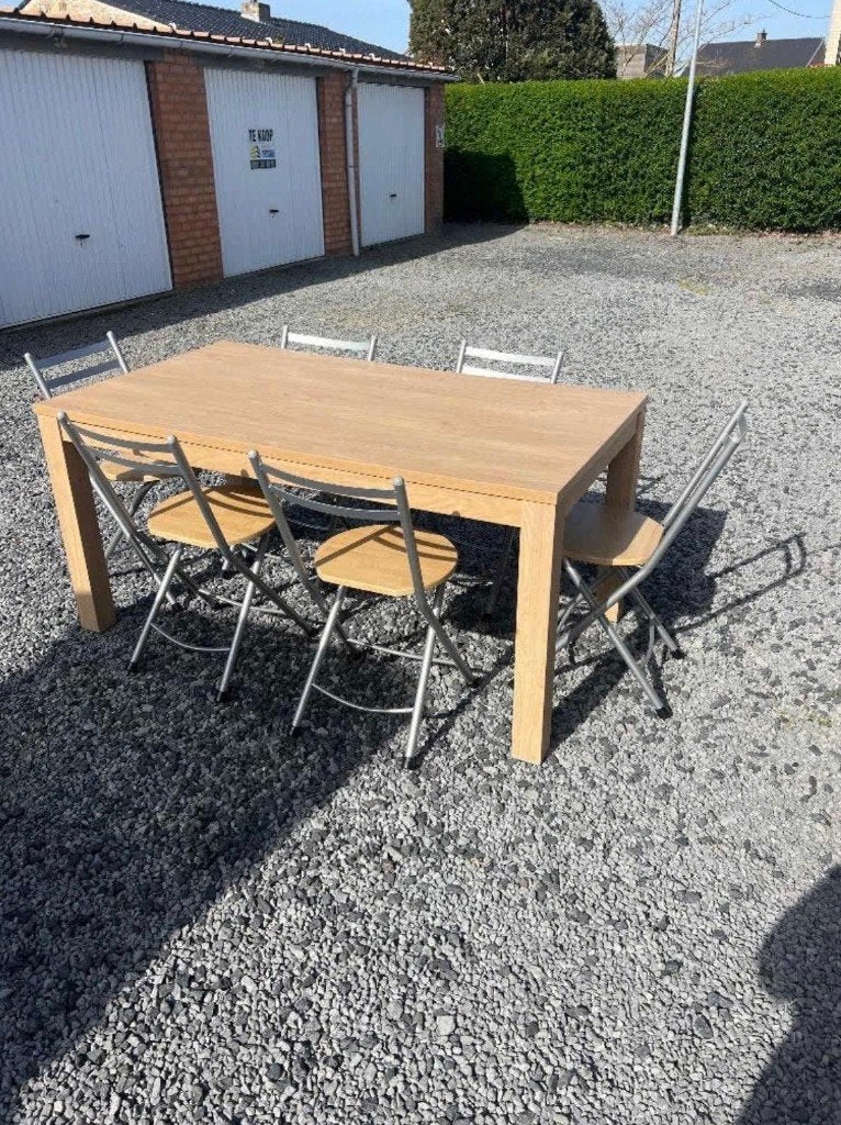 Eettafel, Enlèvement