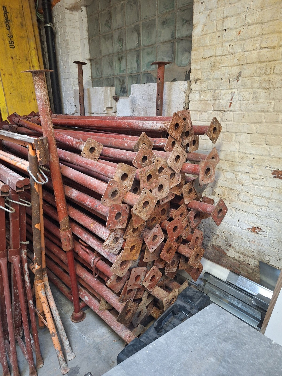 Etançons 1,8 -> 2,7m, Bricolage & Construction, Enlèvement, Utilisé, Autres types, Moins de 2 mètres