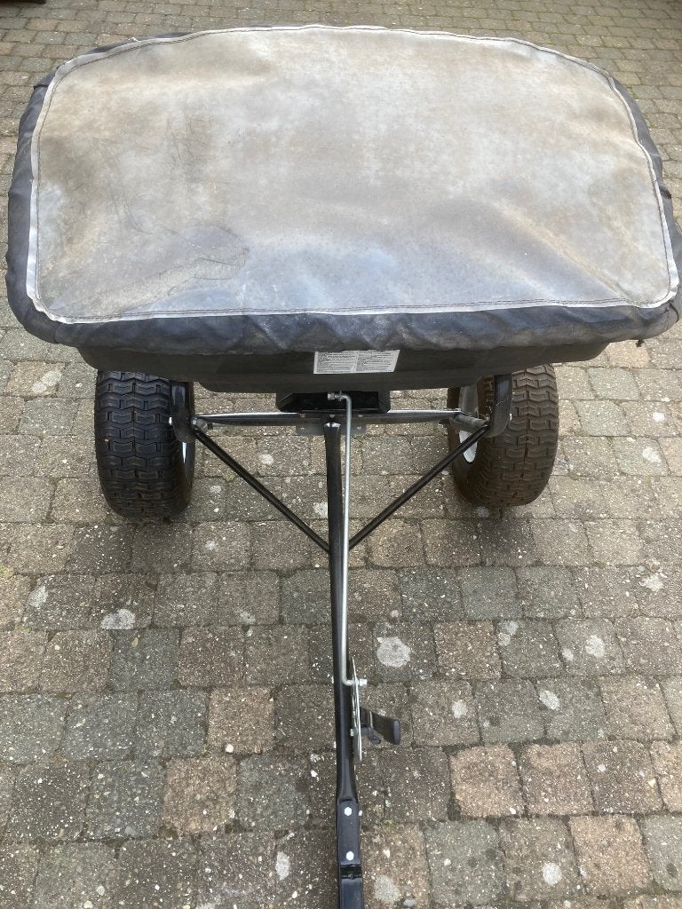 Épandeur d'engrais traîné Gopart 56 kg (FGP455210GP), 120 cm ou plus, Enlèvement, Utilisé, Gopart